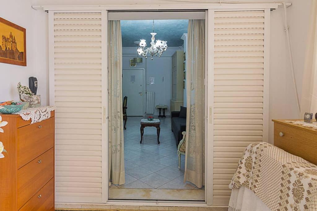 Vintage Style Apartment With Beautiful Backyard Athens Exterior photo